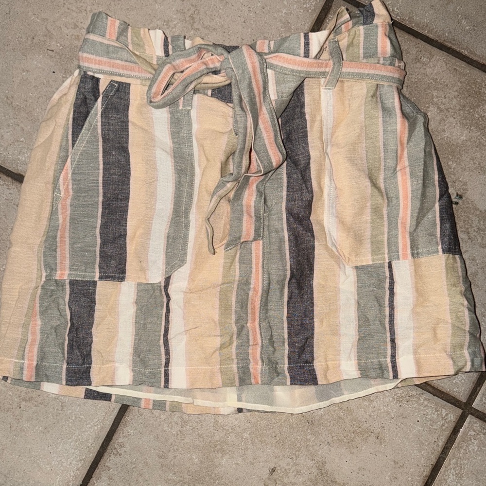 AE| Striped Linen Paperbag Mini Skirt - Picture 3 of 8